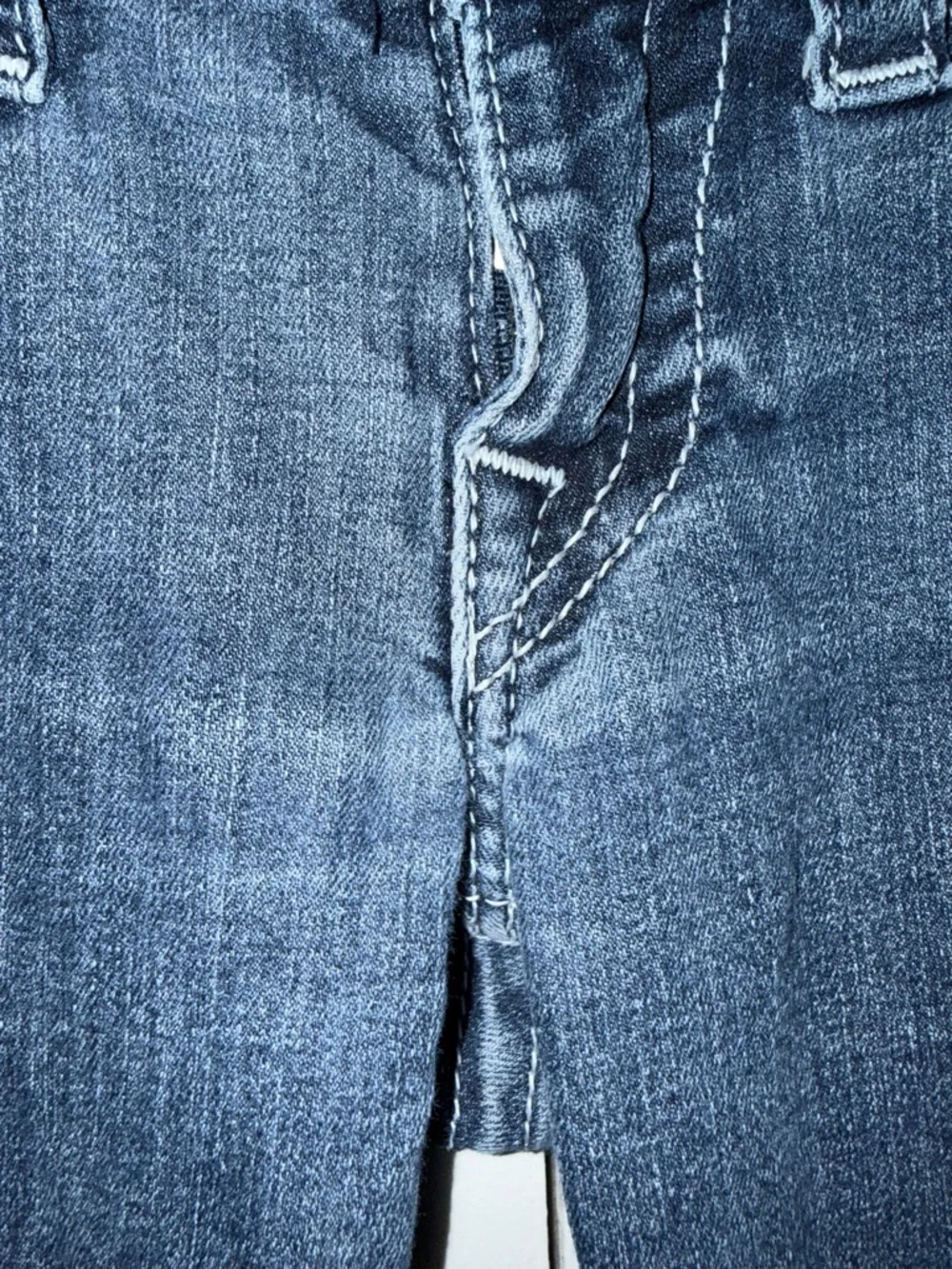 True Religion Billie Straight Embroidered Pockets Jeans - Picture 4 of 16
